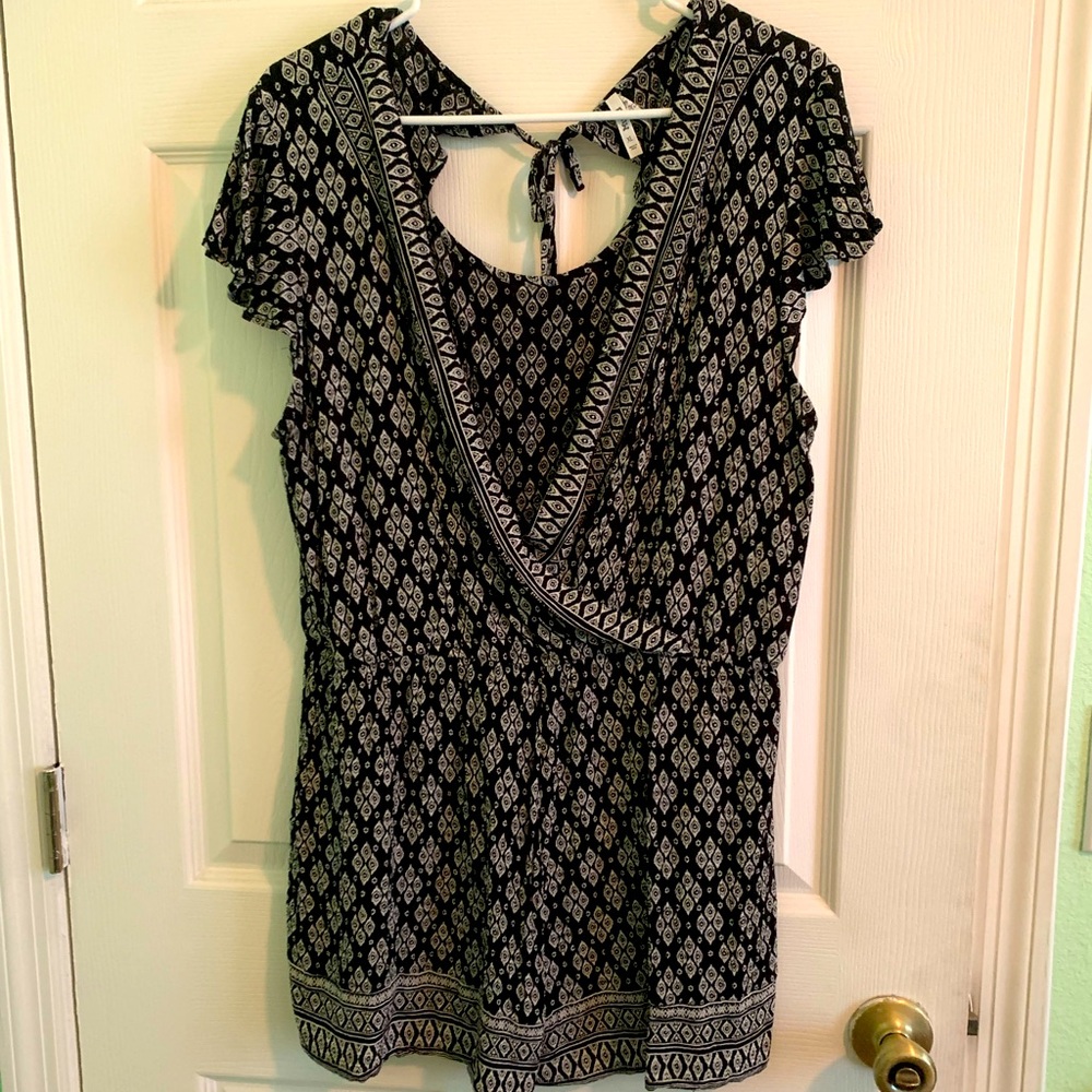 Black/white romper